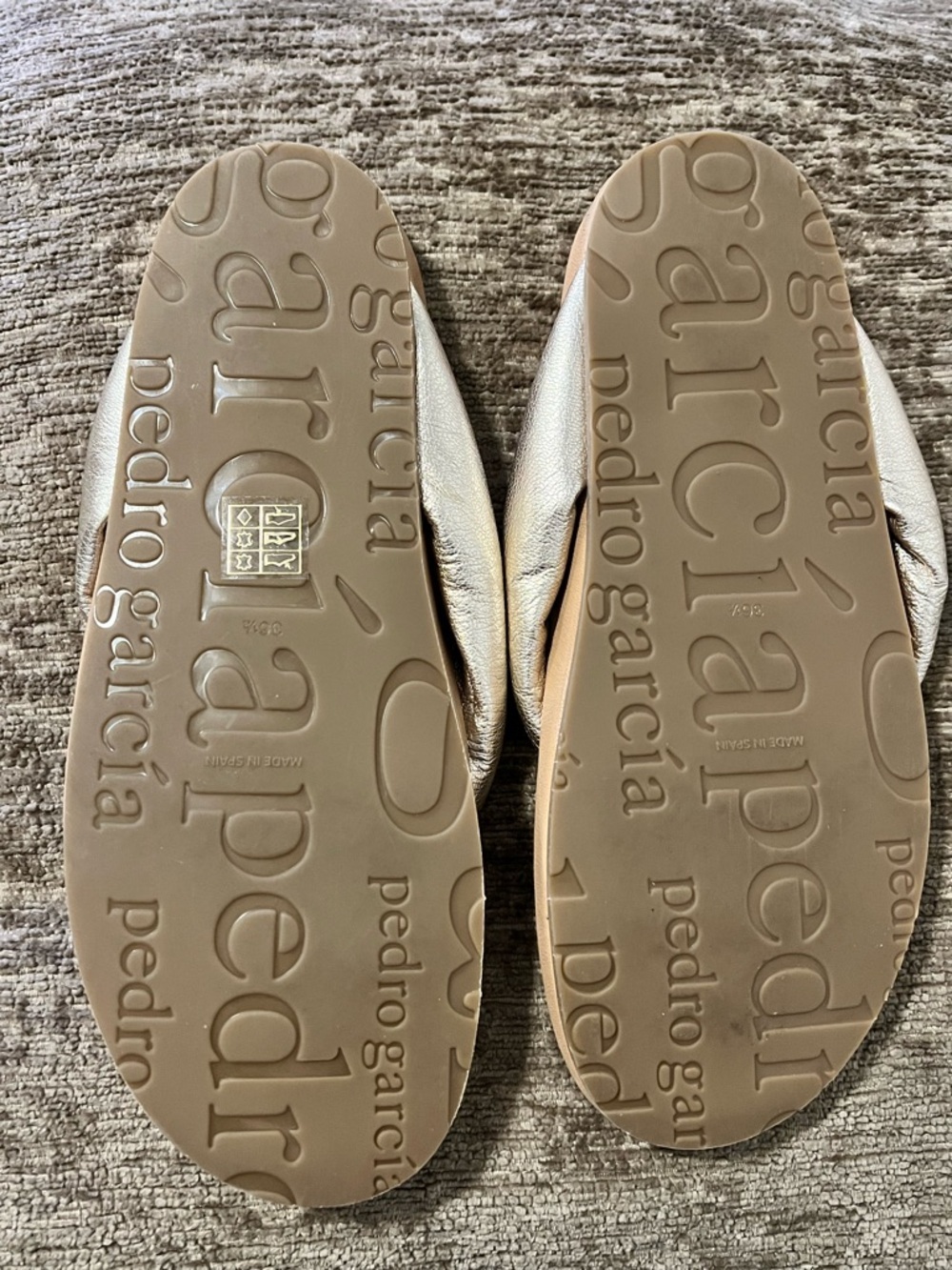 NWOT Pedro Garcia Metallic Padded Thong Sandals Size 36.5 (6.5 US) - Picture 4 of 8